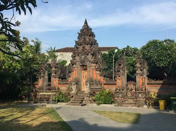Rumah Kayu Bali Kuta Lombok